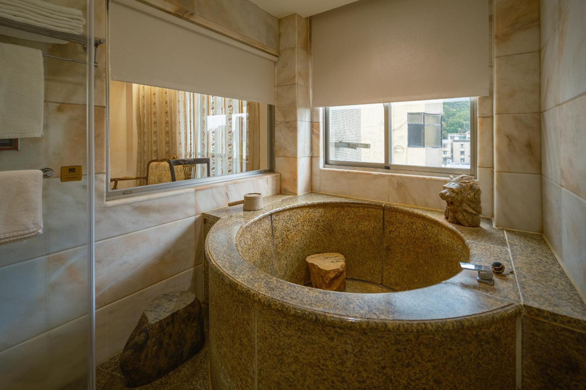 Grand Pleasure Spring Hotel Taipei Bagian luar foto