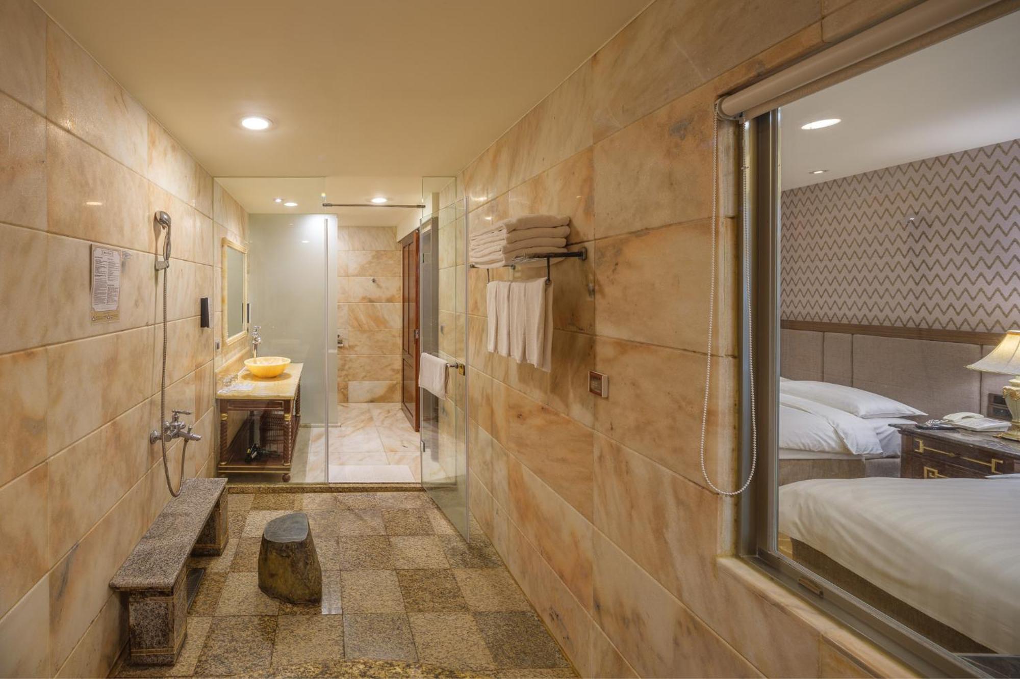 Grand Pleasure Spring Hotel Taipei Bagian luar foto