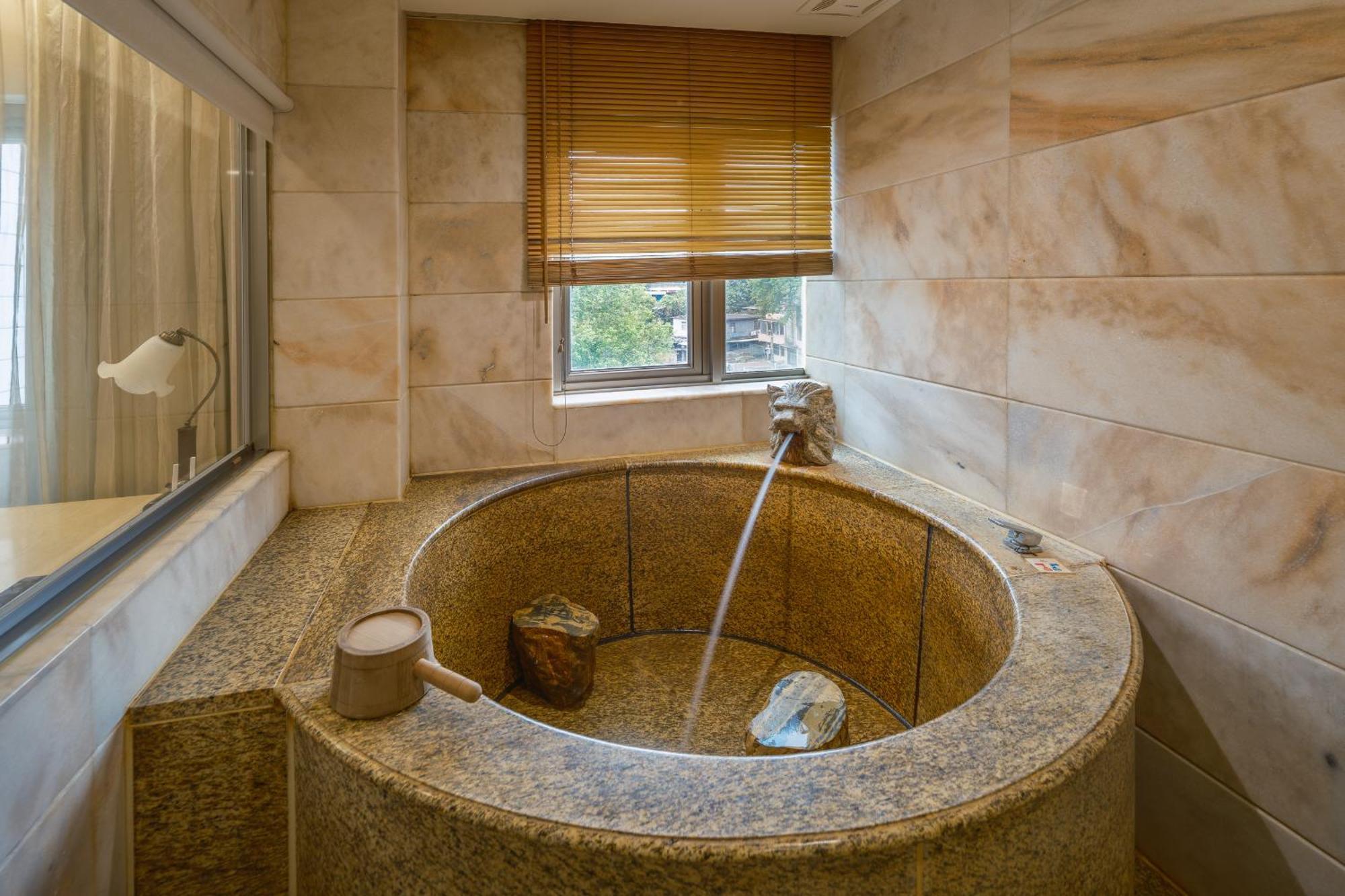 Grand Pleasure Spring Hotel Taipei Bagian luar foto